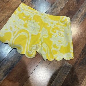 Lilly Pulitzer Yellow & White Scallop-Hem women’s shorts